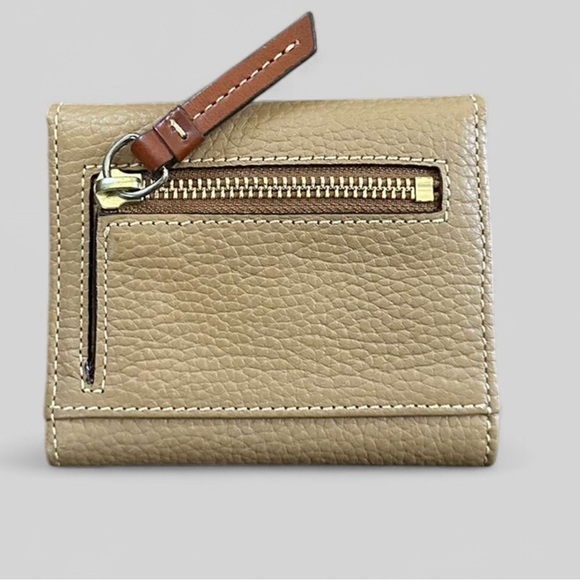 Dooney & Bourke Tan Pebble Grain Wallet-EUC-Like New-Retail $138 - Picture 2 of 5